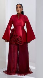 L’ensemble blazer, c’est l’équilibre parfait entre puissance et féminité. Une allure chic et confiante, pour celles qui osent briller sans en faire trop.