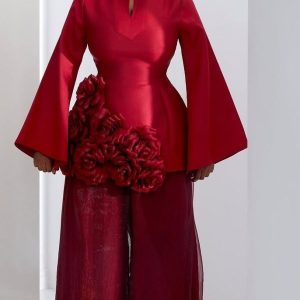 L’ensemble blazer, c’est l’équilibre parfait entre puissance et féminité. Une allure chic et confiante, pour celles qui osent briller sans en faire trop.