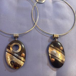 Collier en ébène et aleage