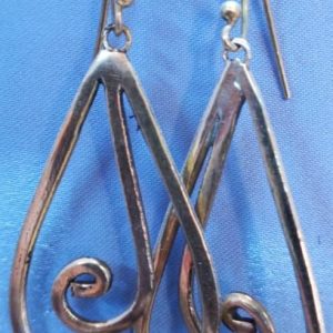 Boucles d&rsquo;oreilles en bronze doré modèle goût d&rsquo;eau